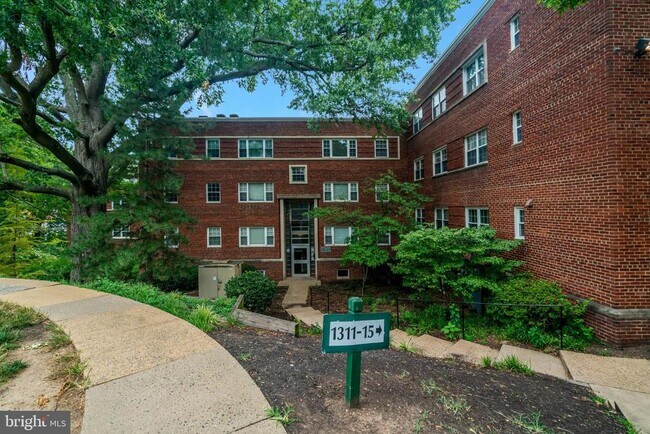 Building Photo - 1315 N Ode St