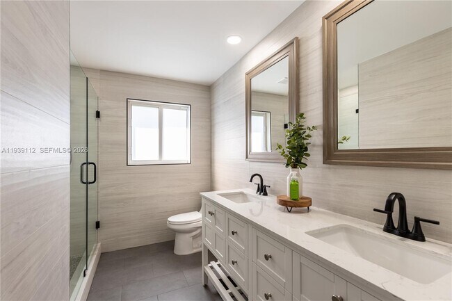 Building Photo - 3010 NE 58th St