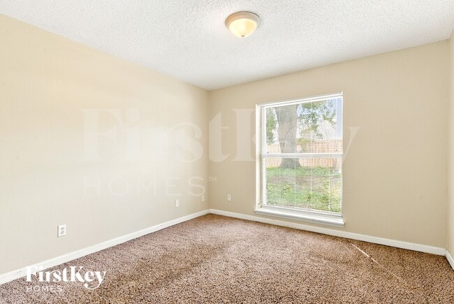 Building Photo - 1521 Dess Dr