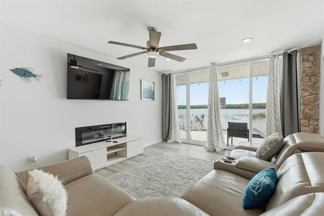 Building Photo - 732 Blue Fathom Dr