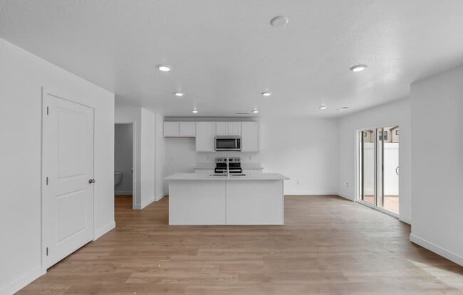 Building Photo - 2129 Wolverine Wy