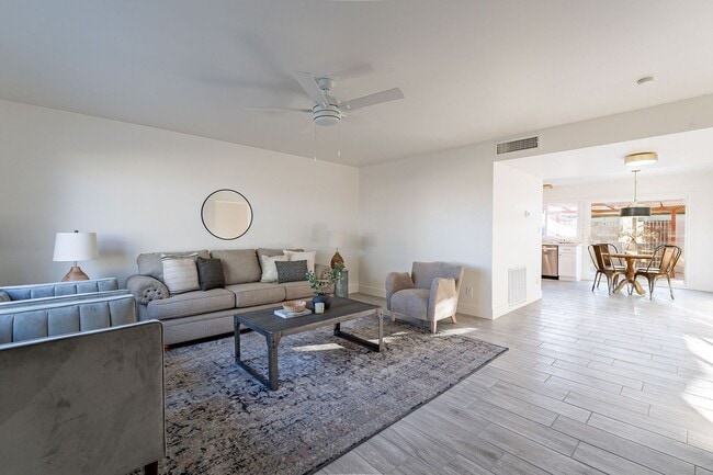 Building Photo - Gated community townhome- fully updated!