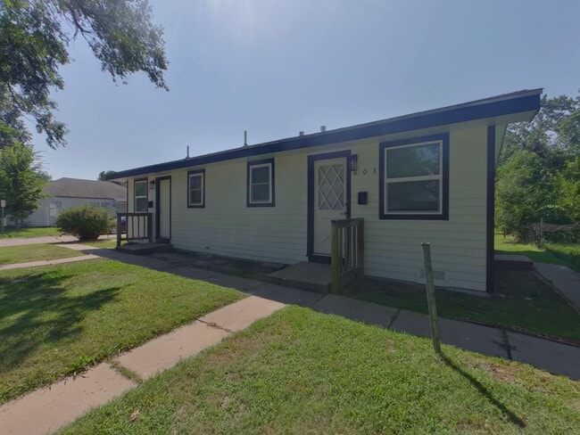 Primary Photo - 601 N Gordon St