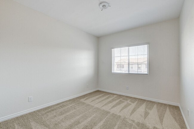 Building Photo - 4 Bedroom Townhouse in Tule Springs Coming Soon!