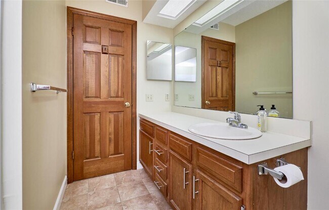 Building Photo - 2304 Yellowstone Park Ct