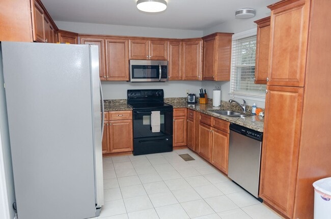 Building Photo - 306 Wedgewood Ct