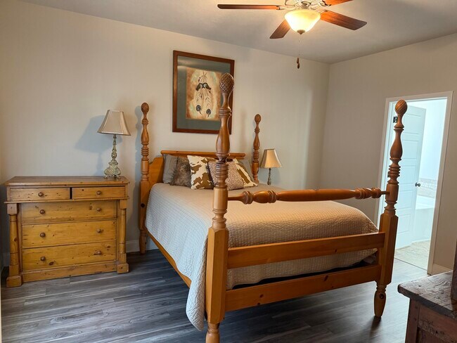 Building Photo - 352 Fox Haven Dr