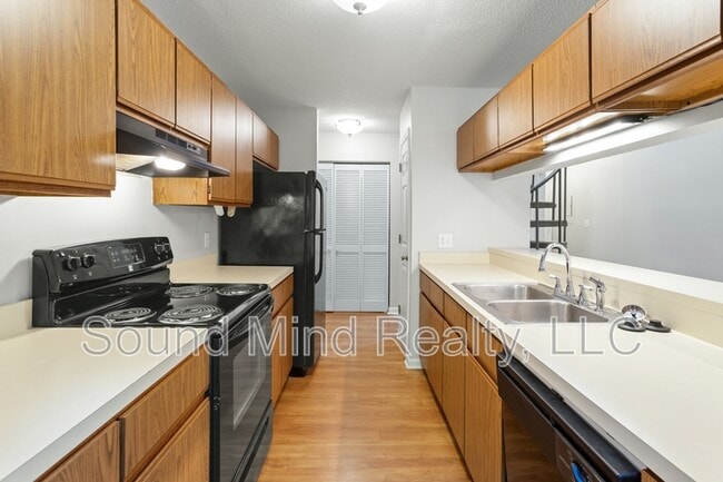 Building Photo - 6001 Winterpointe Ln