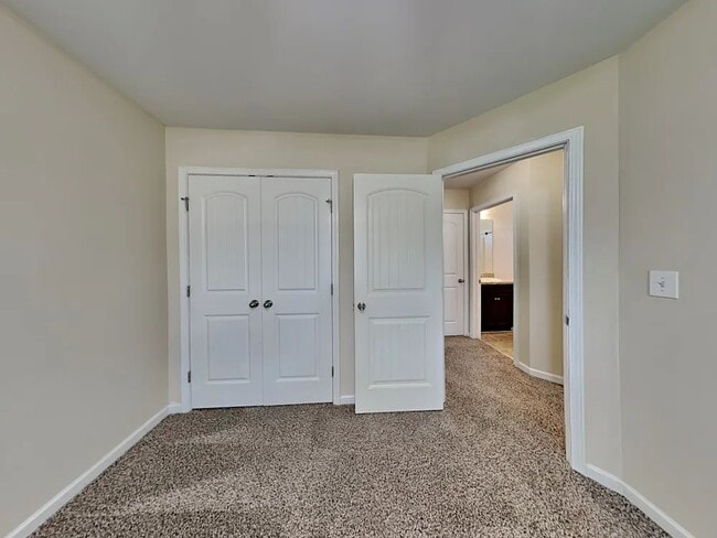 Building Photo - 425 McCarthy Dr