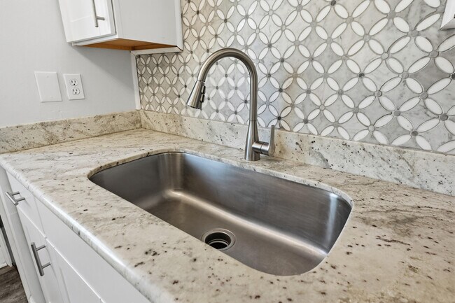 Building Photo - 7 Marina Cove Dr