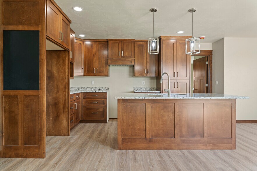 Building Photo - 5373 Pasture Ct
