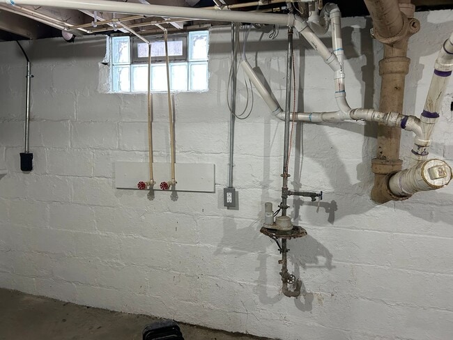 Building Photo - Updated 3-Bedroom, 1-Bathroom Home – $1,395/Month | 1,092 Sq. Ft. | Accepting Section 8