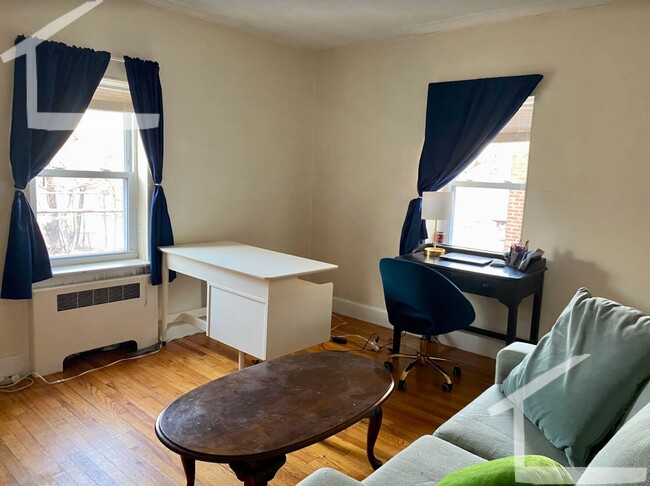 Building Photo - Cozy unit in central Brighton available as early as July 1st