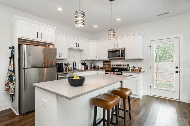 Building Photo - 2703 Wells St