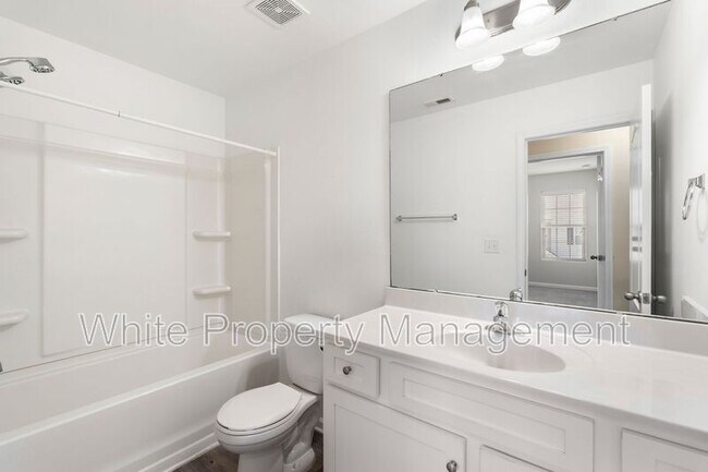 Building Photo - 7621 Mockernut Dr