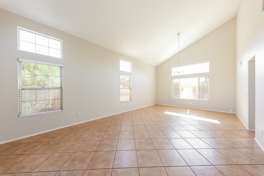 Building Photo - 5203 W Kristal Way