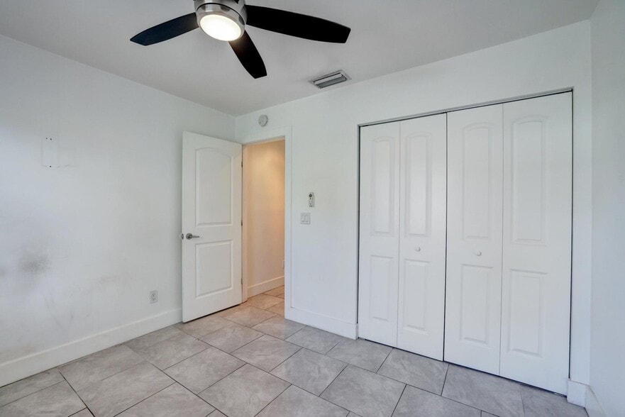 Building Photo - 5770 SE Wilsie Dr