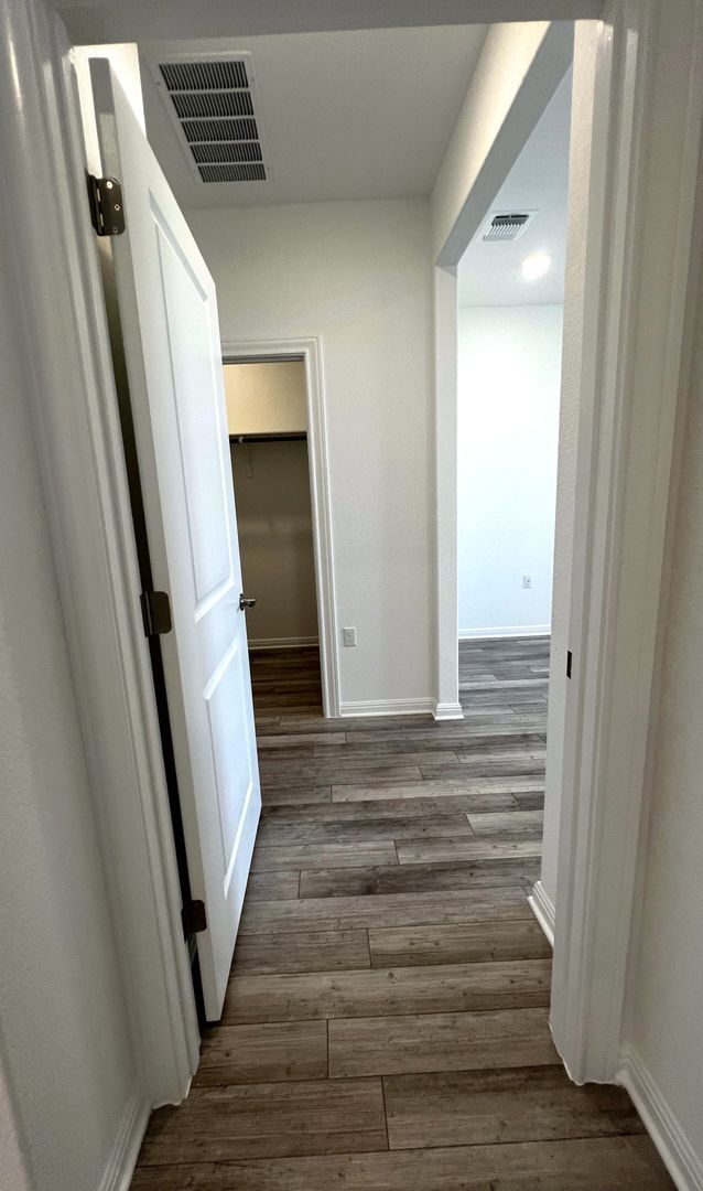 Building Photo - 106 Middle Crk Rd