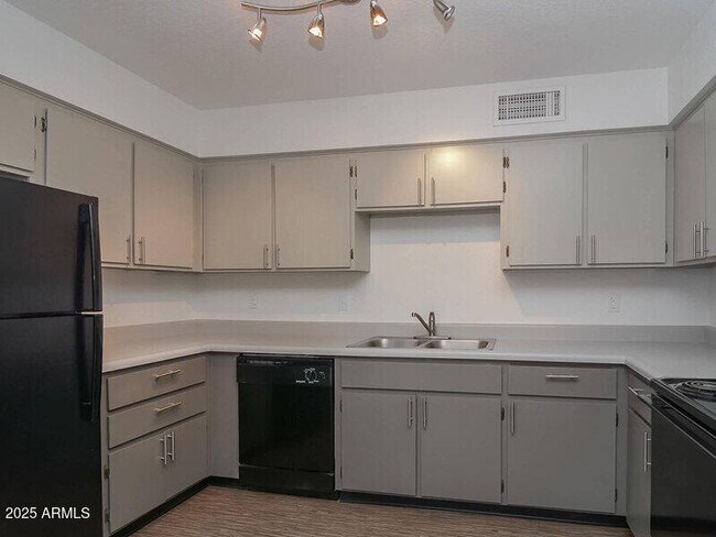 Building Photo - 17805 N 40th St