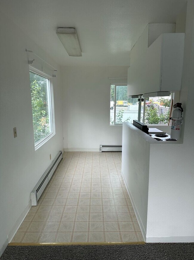 Building Photo - Seasonal Special: Discounted from market r...