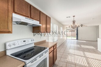 Building Photo - 1543 S Danielson Way