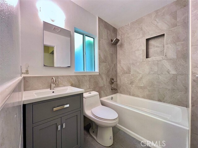 Building Photo - 835 E Howard St