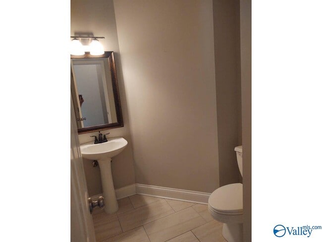 Building Photo - 3102 Connomara Ct SE