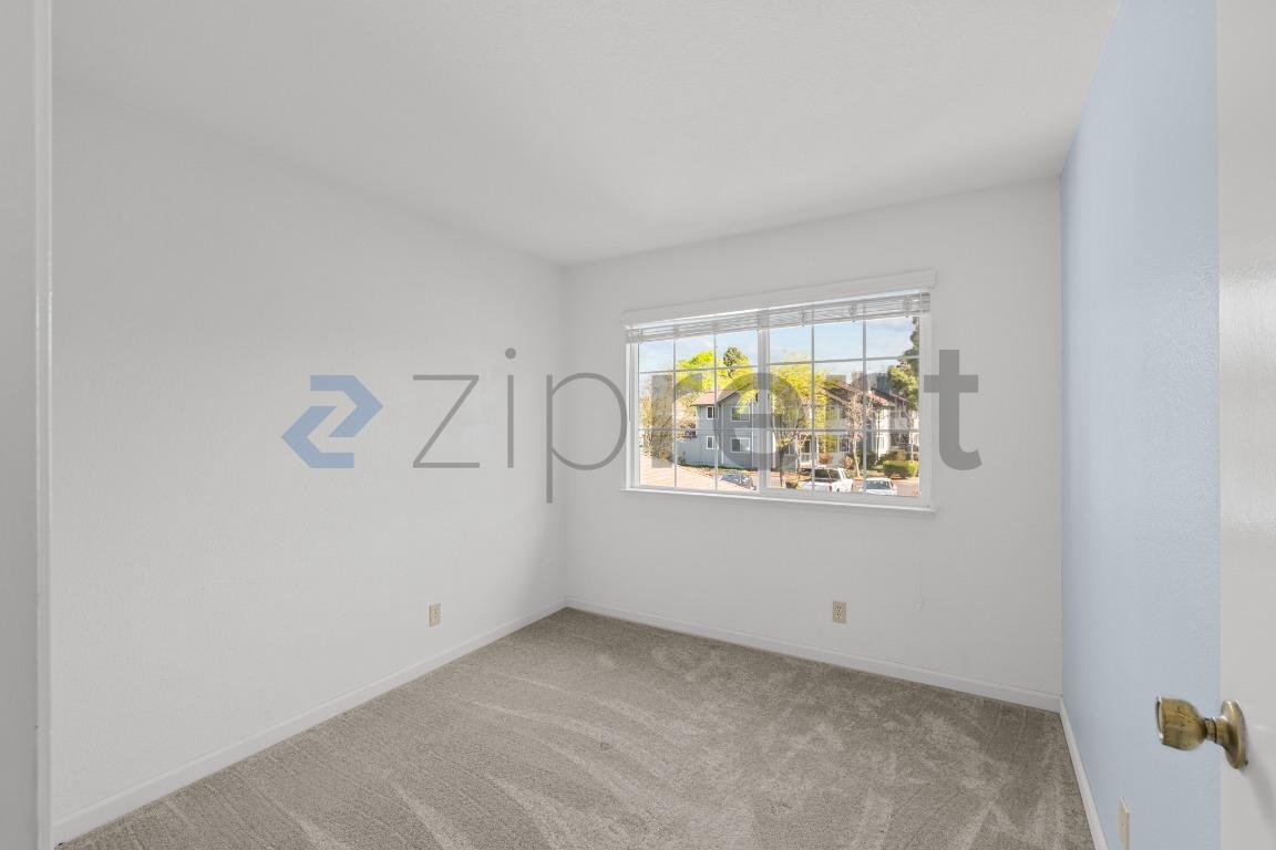 Building Photo - Unit