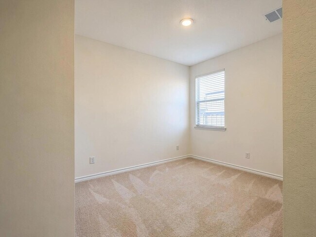 Building Photo - 366 Papaya Dr
