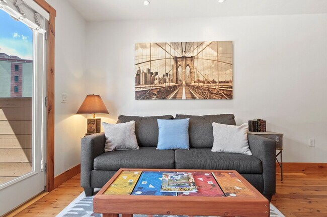 Building Photo - 421 S Main St