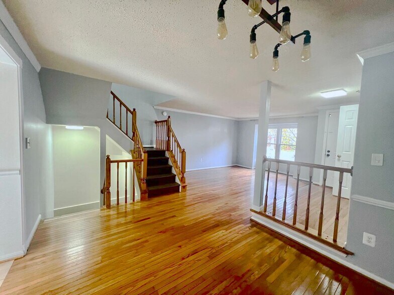 Building Photo - 11570 Hill Meade Ln