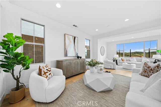 Building Photo - 206 Collino