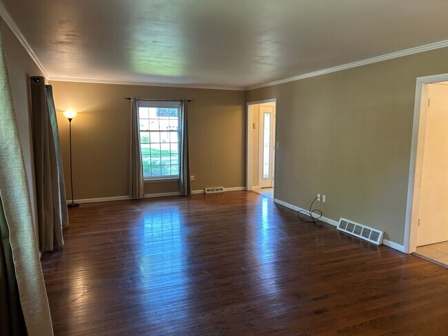 Building Photo - 119 W 41st St