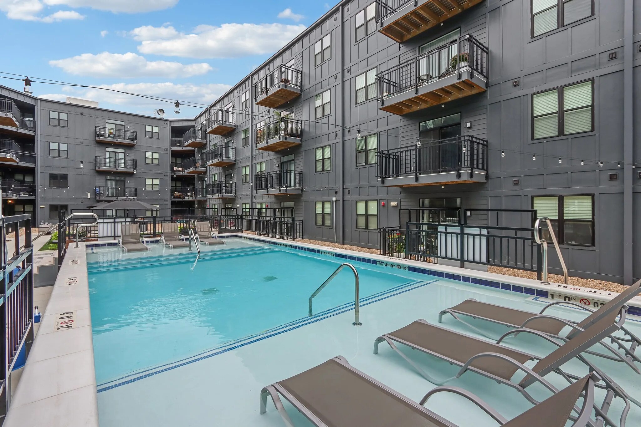 Building Photo - 75 W 18th St