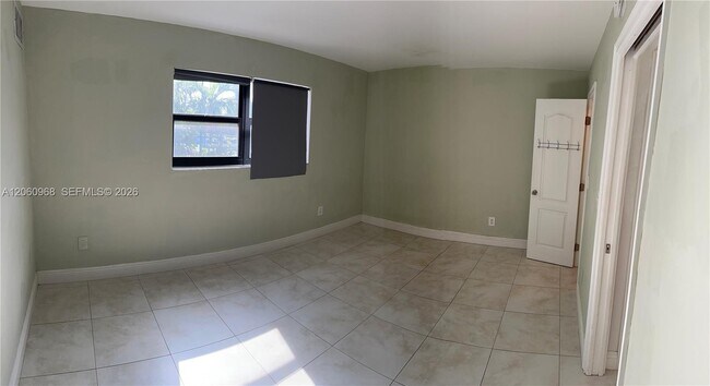 Building Photo - 2201 Brickell Ave