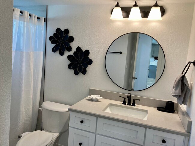 Building Photo - Completely remodeled waterfront condo!