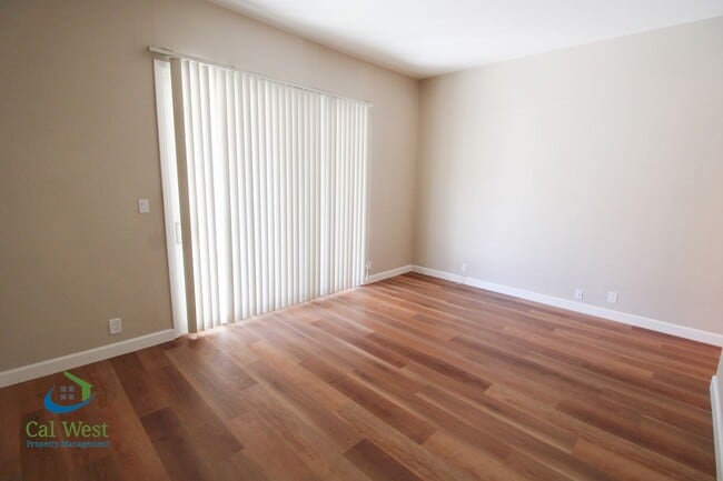 Building Photo - $4095 - 4 Bed/2 Bath 1933 sqft single stor...