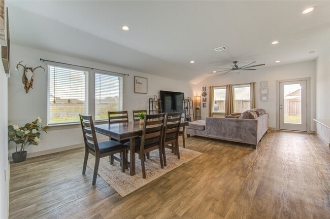 Building Photo - 403 Rain Water Ln