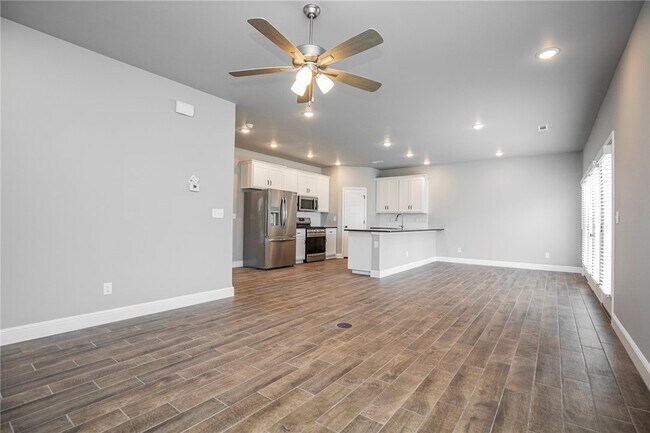 Building Photo - 2010 Periwinkle Pl