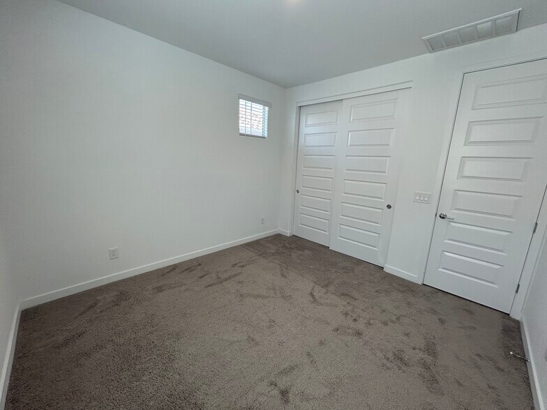 Building Photo - 1168 E Sabino Dr