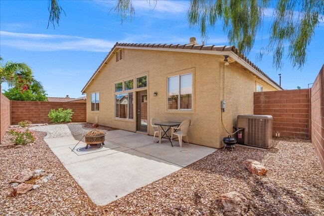 Building Photo - Stylish Single-Story 3-Bedroom Partially Furnished Home Designer Kitchen & Private Backyard Oasis