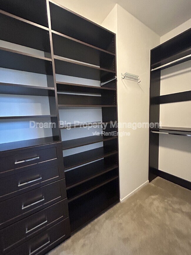 Building Photo - 609 Savi Dr