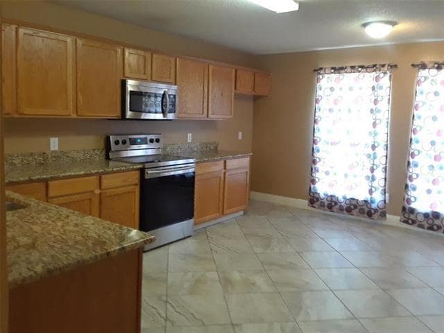 Building Photo - 2428 Collier Dr