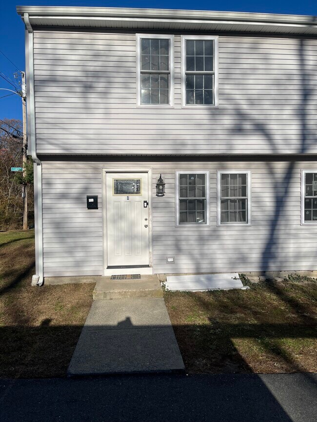 Primary Photo - 55 Ridgeway Ave