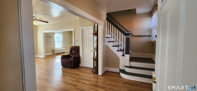 Building Photo - 52 Davis St