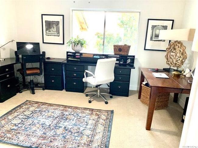 Building Photo - Beautiful Updated 2Br/2/Ba + Den W/ detach...