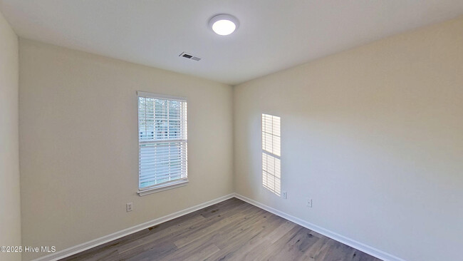 Building Photo - 4264 Sunglow Dr