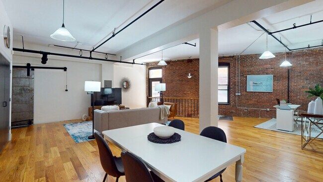 Building Photo - 19 Stanhope St