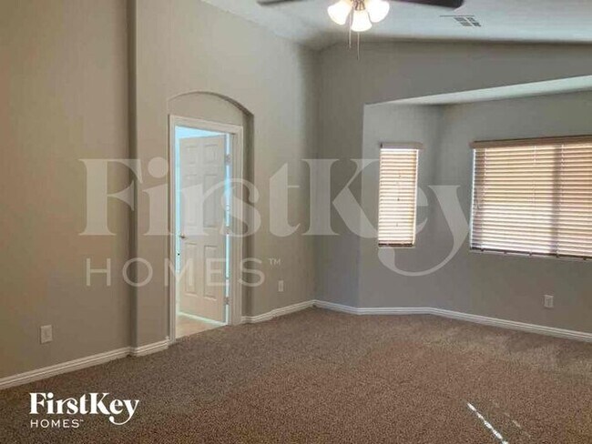Building Photo - 9169 Sunken Meadow Ave
