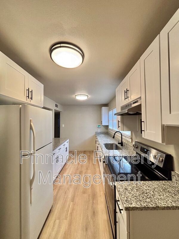 Building Photo - 1705 Hassell St